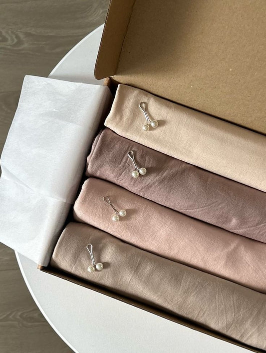 Une box de 15 bonnets hijabs ouverts à l’arrière