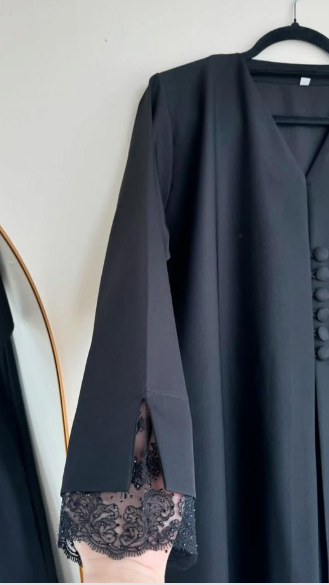 Abaya en velours noir avec dentelle